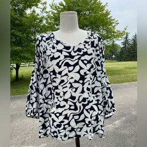 Terra & Sky NWT 4X (28~30) Light Weight v-neck  Longer /back Poet Sleeve